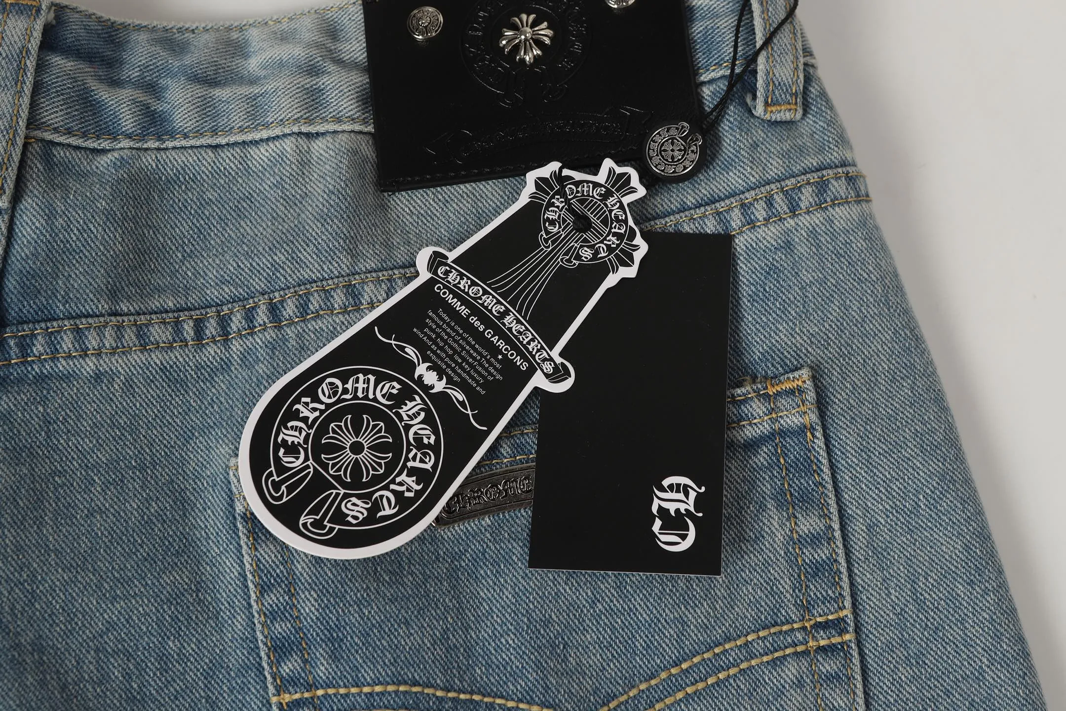 P300 cross-border quantity model, please do not place an order if you are pursuing quality - Chrome Hearts/Chrome Heart Cross✝️Applied leather embroidered washed jeans trousers casual pants flared pants -High weight, high density and high quality. The wool is soft, delicate and skin-friendly. It feels soft and silky. It has excellent warmth and skin-friendly properties. -Size: 28 30 32 34 36